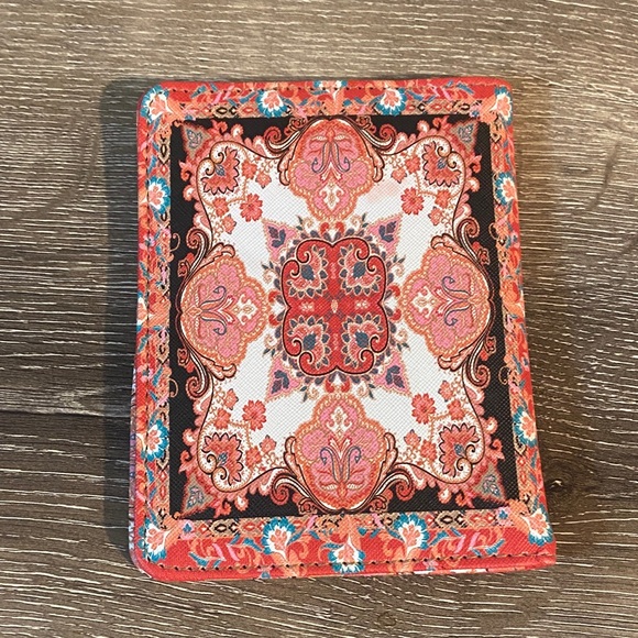Chico's Multicolor Medallion Patterned Passport Wallet Case 5.5” x 4.25” Lk New! - Picture 2 of 3
